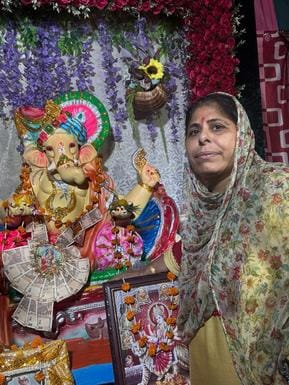 10 कैथल। गणपति बप्पा के साथ इंदू खट्टर। स्वयं 10 कैथल। गणपति बप्पा के साथ इंदू खट्टर। स्वयं