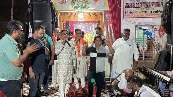 10 कैथल। गणपति बप्पा के साथ इंदू खट्टर। स्वयं 10 कैथल। गणपति बप्पा के साथ इंदू खट्टर। स्वयं