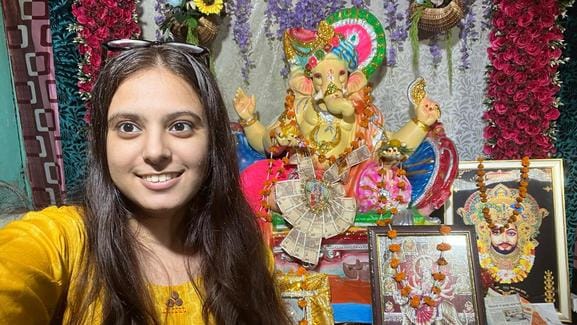 10 कैथल। गणपति बप्पा के साथ इंदू खट्टर। स्वयं 10 कैथल। गणपति बप्पा के साथ इंदू खट्टर। स्वयं