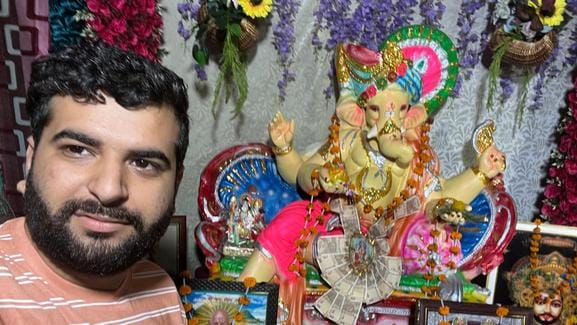 10 कैथल। गणपति बप्पा के साथ इंदू खट्टर। स्वयं 10 कैथल। गणपति बप्पा के साथ इंदू खट्टर। स्वयं