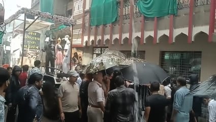 इस झांकी पर मचा बवाल इस झांकी पर मचा बवाल