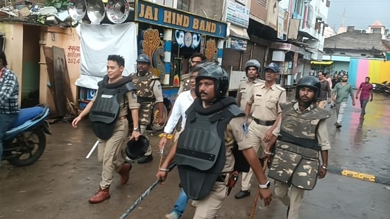 इस झांकी पर मचा बवाल