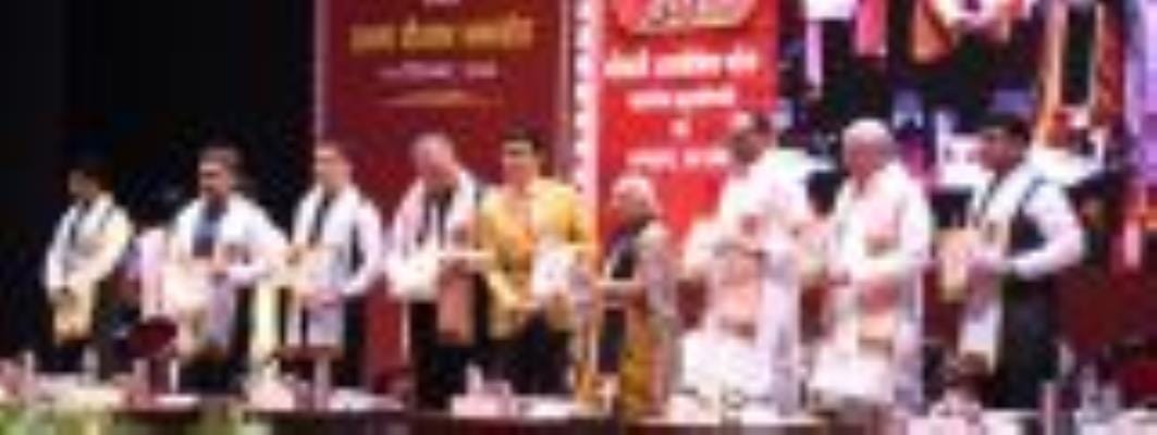 अटल बिहारी वाजपेई मेडिकल यूनिवर्सिटी में प्रथम दीक्षांत समारोह में मौजूद राज्यपाल आनंदी बेन पटे अटल बिहारी वाजपेई मेडिकल यूनिवर्सिटी में प्रथम दीक्षांत समारोह में मौजूद राज्यपाल आनंदी बेन पटे