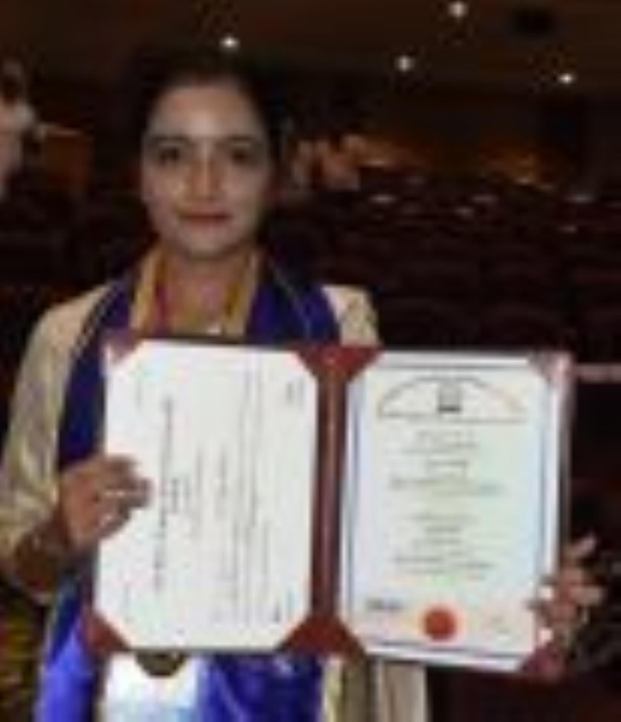 अटल बिहारी वाजपेई मेडिकल यूनिवर्सिटी में प्रथम दीक्षांत समारोह में मौजूद राज्यपाल आनंदी बेन पटे अटल बिहारी वाजपेई मेडिकल यूनिवर्सिटी में प्रथम दीक्षांत समारोह में मौजूद राज्यपाल आनंदी बेन पटे