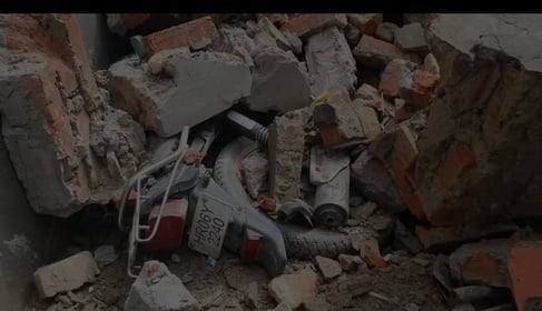 बारिश में सनौली रोड से गुजरते वाहन। संवाद