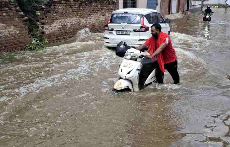 -फोटो 67 : विवेकानंद नगर में मुंगेशपुर ड्रेन ओवरफ्लो होने के बाद भरा पानी। संवाद -फोटो 67 : विवेकानंद नगर में मुंगेशपुर ड्रेन ओवरफ्लो होने के बाद भरा पानी। संवाद