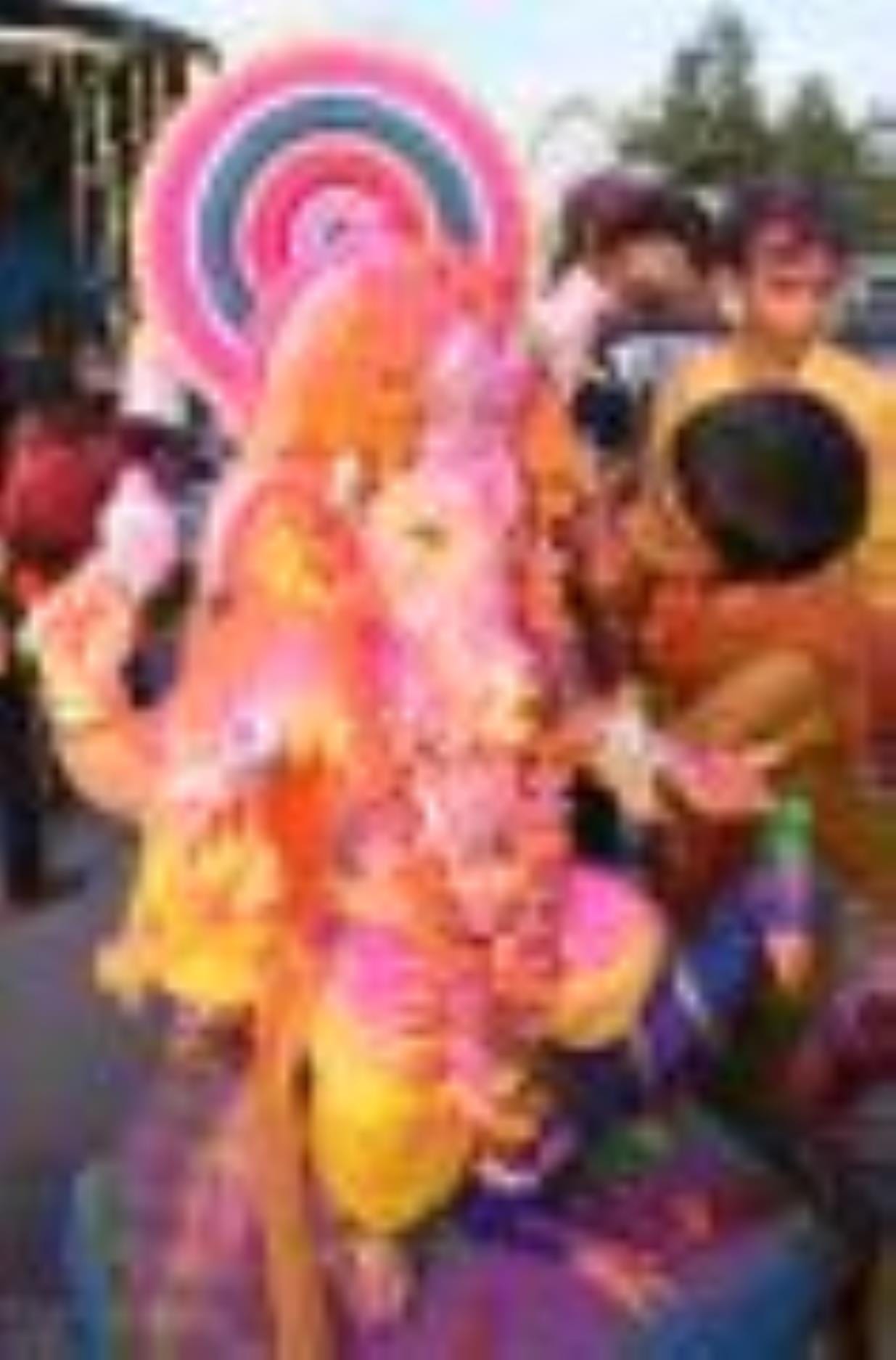 गोमती के घाटों पर गणपति बप्पा की प्रतिमाओं के विसर्जन देर शाम तक होता रहा। गोमती के घाटों पर गणपति बप्पा की प्रतिमाओं के विसर्जन देर शाम तक होता रहा।