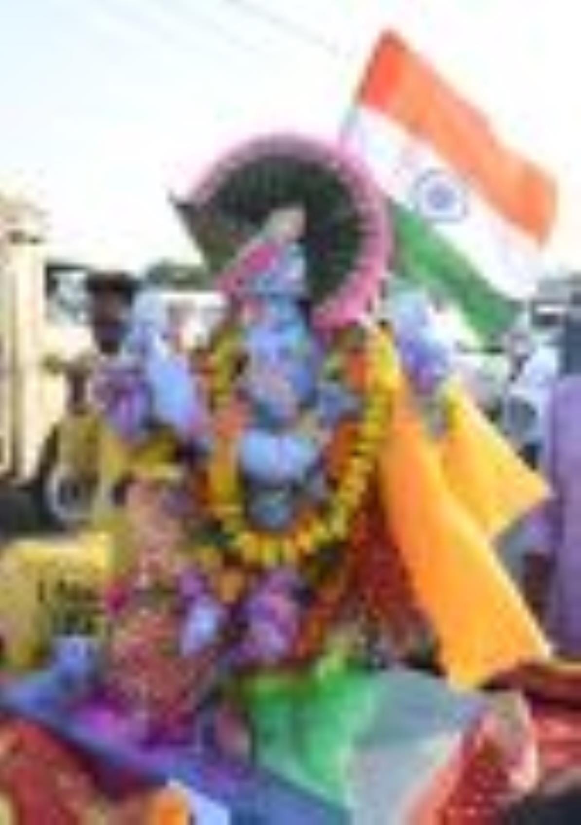 गोमती के घाटों पर गणपति बप्पा की प्रतिमाओं के विसर्जन देर शाम तक होता रहा। गोमती के घाटों पर गणपति बप्पा की प्रतिमाओं के विसर्जन देर शाम तक होता रहा।
