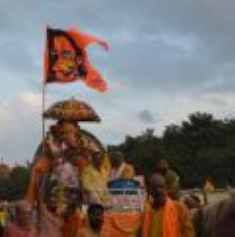गोमती के घाटों पर गणपति बप्पा की प्रतिमाओं के विसर्जन देर शाम तक होता रहा। गोमती के घाटों पर गणपति बप्पा की प्रतिमाओं के विसर्जन देर शाम तक होता रहा।