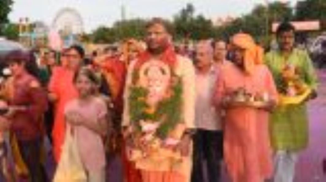 गोमती के घाटों पर गणपति बप्पा की प्रतिमाओं के विसर्जन देर शाम तक होता रहा। गोमती के घाटों पर गणपति बप्पा की प्रतिमाओं के विसर्जन देर शाम तक होता रहा।