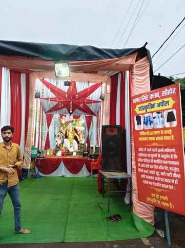 गणेश पंडाल में लगा अनोखा बोर्ड, बना चर्चा में