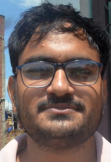 मोहल्ला सुभाषनगर में बाढ़ का पानी भर जाने पर पलायन करता परिवार। संवाद मोहल्ला सुभाषनगर में बाढ़ का पानी भर जाने पर पलायन करता परिवार। संवाद