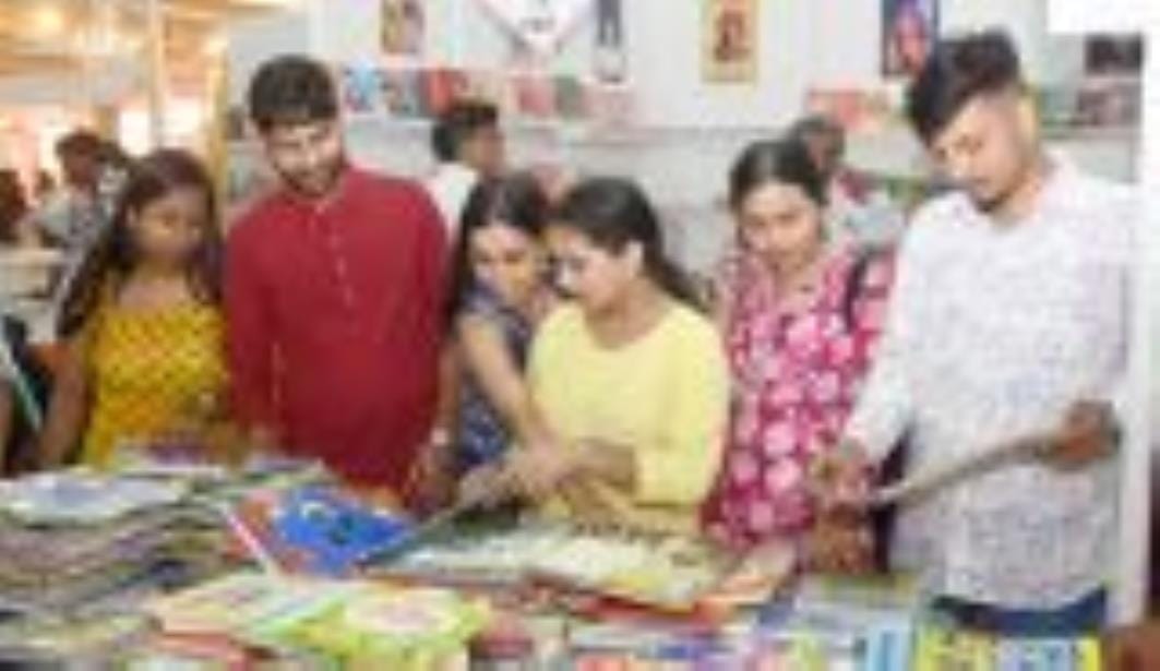 राजधानी के बलरामपुर गार्डन में दस दिवसीय 22वें राष्ट्रीय पुस्तक मेले का बृहस्पतिवार को आगाज हो राजधानी के बलरामपुर गार्डन में दस दिवसीय 22वें राष्ट्रीय पुस्तक मेले का बृहस्पतिवार को आगाज हो