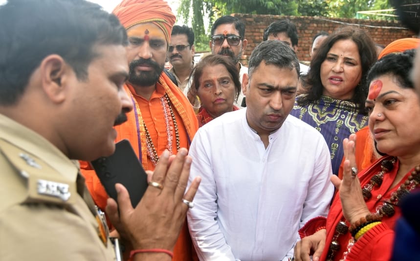 सुनील कैथवास....भामाशाह पार्क में रामभद्राचार्य की कथा के लिये भूमिपूजन में शामिल हुए भाजपा पूर