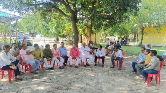 संपूर्णानगर की परसपुर समिति में तैनात सचिव अजय मिश्रा। संपूर्णानगर की परसपुर समिति में तैनात सचिव अजय मिश्रा।