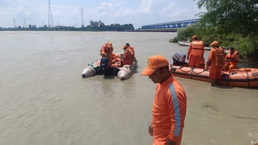 संपूर्णानगर की परसपुर समिति में तैनात सचिव अजय मिश्रा। संपूर्णानगर की परसपुर समिति में तैनात सचिव अजय मिश्रा।