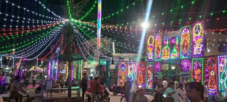 शहर में प्यारे नवी की यौमे पैदाइश पर सजावट। संवाद