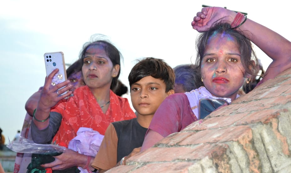 12... डीजे पर नाच गाकर पश्चिमी यमुना नहर में  बप्पा का विसर्जन करने आते श्रद्धालु