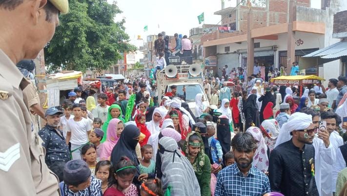 19- बहराइच में निकाले गए बारावफात के जुलूस में उमड़ी भीड़। -संवाद 19- बहराइच में निकाले गए बारावफात के जुलूस में उमड़ी भीड़। -संवाद