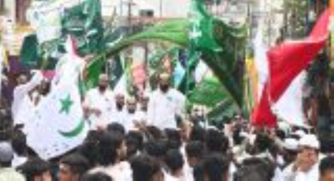 अकीदत के साथ निकाला जुलूस-ए-मदहे सहाबा अकीदत के साथ निकाला जुलूस-ए-मदहे सहाबा