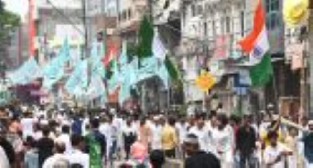 अकीदत के साथ निकाला जुलूस-ए-मदहे सहाबा अकीदत के साथ निकाला जुलूस-ए-मदहे सहाबा