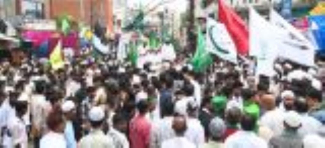 अकीदत के साथ निकाला जुलूस-ए-मदहे सहाबा अकीदत के साथ निकाला जुलूस-ए-मदहे सहाबा