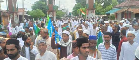बीसलपुर के गांव मीरपुर में निकाला गया जुलूस ए मोहम्मदी। संवाद बीसलपुर के गांव मीरपुर में निकाला गया जुलूस ए मोहम्मदी। संवाद