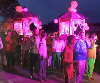 फोटो 05 एमएएचपी 15 परिचय-जश्न-ए-ईदमिलादुन्नबी जुलूस के आगे खिताब करते चलते शहर काजी सैय्यद आफा फोटो 05 एमएएचपी 15 परिचय-जश्न-ए-ईदमिलादुन्नबी जुलूस के आगे खिताब करते चलते शहर काजी सैय्यद आफा