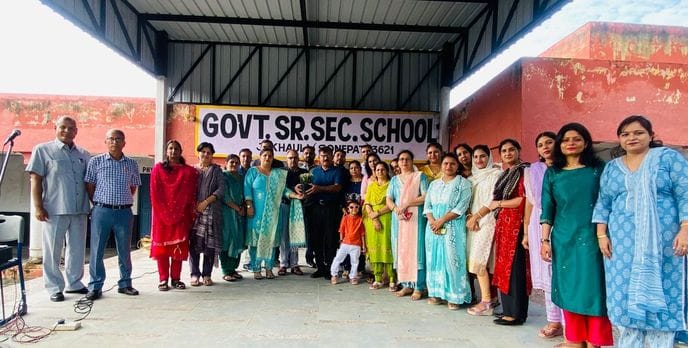 फोटो 05- सोनीपत के हिंदू शिक्षण महाविद्यालय में शिक्षक दिवस समारोह के दौरान प्राध्यापकों के साथ फोटो 05- सोनीपत के हिंदू शिक्षण महाविद्यालय में शिक्षक दिवस समारोह के दौरान प्राध्यापकों के साथ