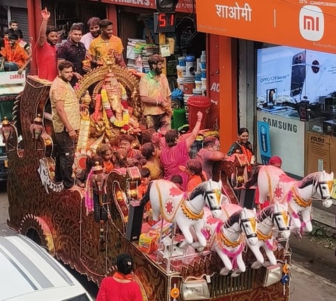 पंचरुखी में निकाली गणेश भगवान की झांकी। -संवाद पंचरुखी में निकाली गणेश भगवान की झांकी। -संवाद