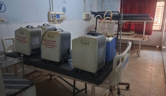 राजकीय मेडिकज कॉलेज में बाढ़ के पानी से बचाव को एक्स-रे व अल्ट्रासाउंड कक्ष के गेट पर उठवाई गईं राजकीय मेडिकज कॉलेज में बाढ़ के पानी से बचाव को एक्स-रे व अल्ट्रासाउंड कक्ष के गेट पर उठवाई गईं