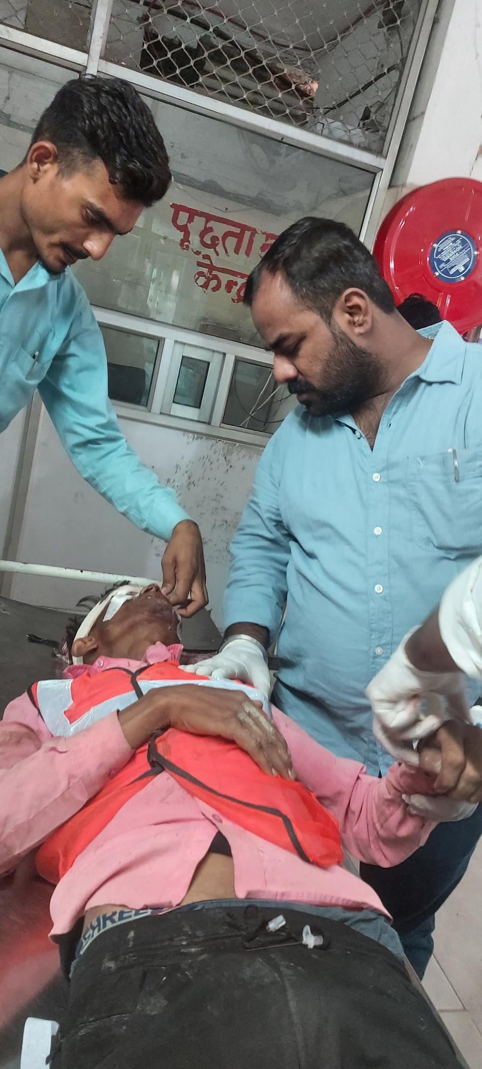 दीवार गिरने से मजदूर घायल।