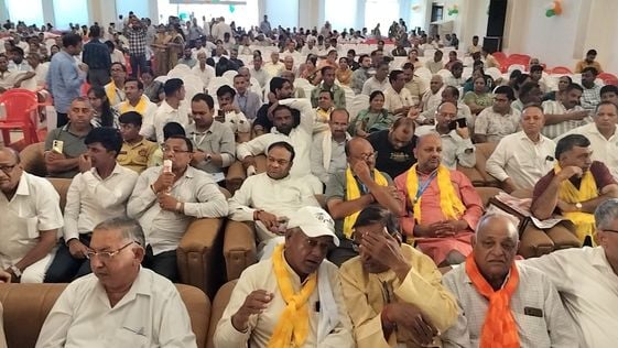 07जेएनडी32: मंच से अपने पंसद के जीवन साथी की तलाश में अपना परिचय देते हुए युवक व युवती। संवाद 07जेएनडी32: मंच से अपने पंसद के जीवन साथी की तलाश में अपना परिचय देते हुए युवक व युवती। संवाद