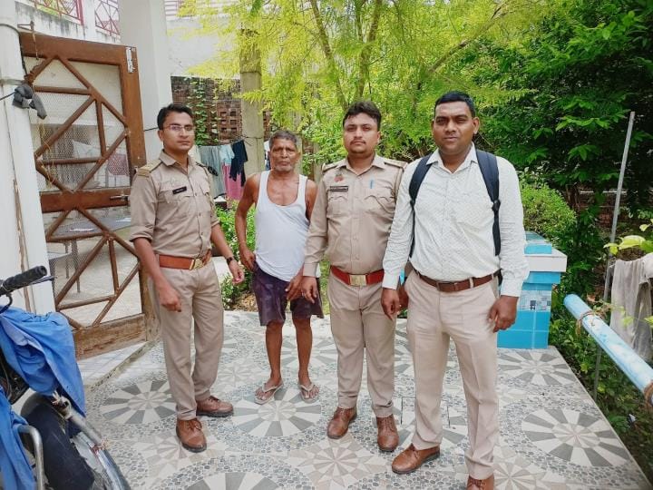 कॉलोनी में जंगली जानवर का सीसीटीवी फुटेज और जांच करने पहुंची टीम। कॉलोनी में जंगली जानवर का सीसीटीवी फुटेज और जांच करने पहुंची टीम।