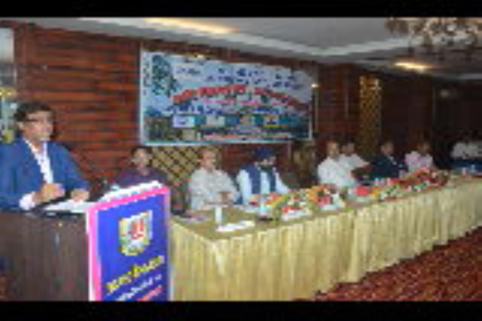 लखनऊ बीमा संस्थान की ओर से शनिवार को सेमिनार कराया गया। इसमें मुख्य अतिथि एलआईसी के सेवानिवृत्त