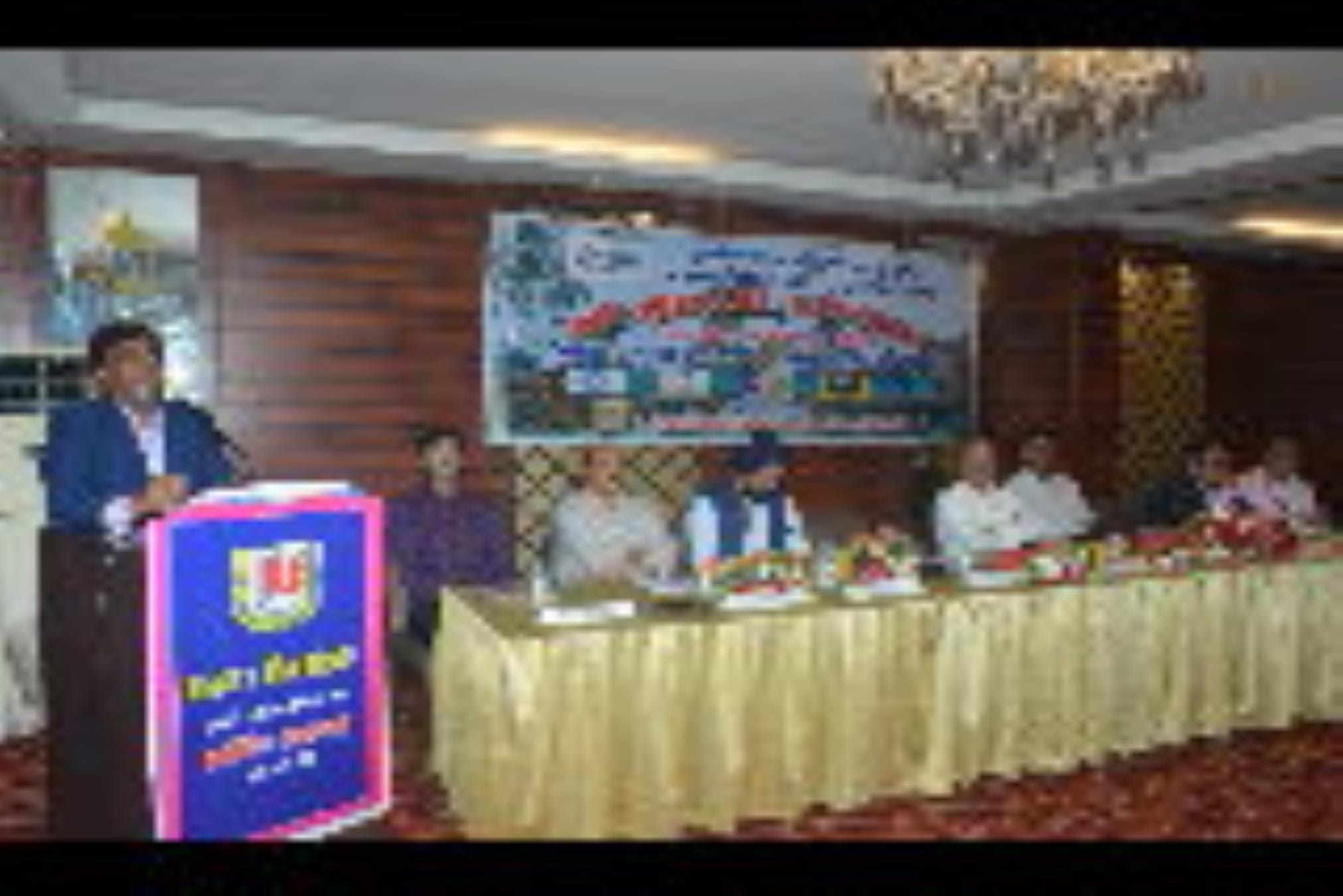 लखनऊ बीमा संस्थान की ओर से शनिवार को सेमिनार कराया गया। इसमें मुख्य अतिथि एलआईसी के सेवानिवृत्त
