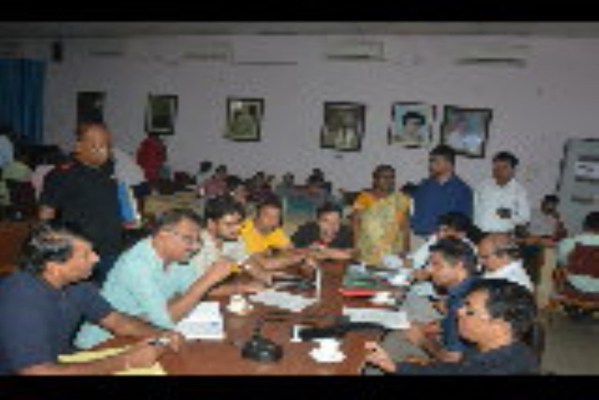 नगर निगम के संपूर्ण समाधान दिवस में समस्या सुनते अधिकारी। नगर निगम के संपूर्ण समाधान दिवस में समस्या सुनते अधिकारी।
