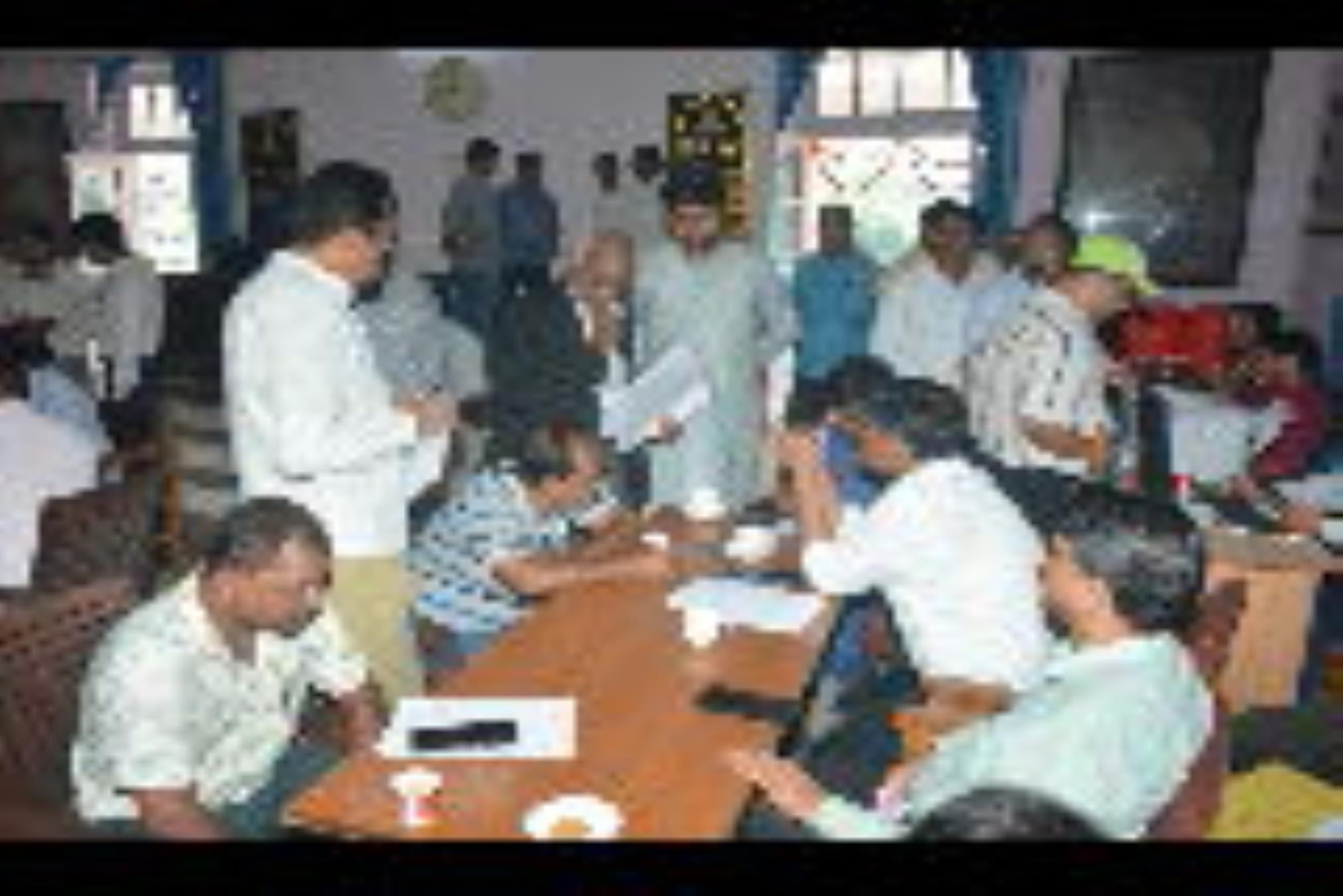 नगर निगम के संपूर्ण समाधान दिवस में समस्या सुनते अधिकारी। नगर निगम के संपूर्ण समाधान दिवस में समस्या सुनते अधिकारी।