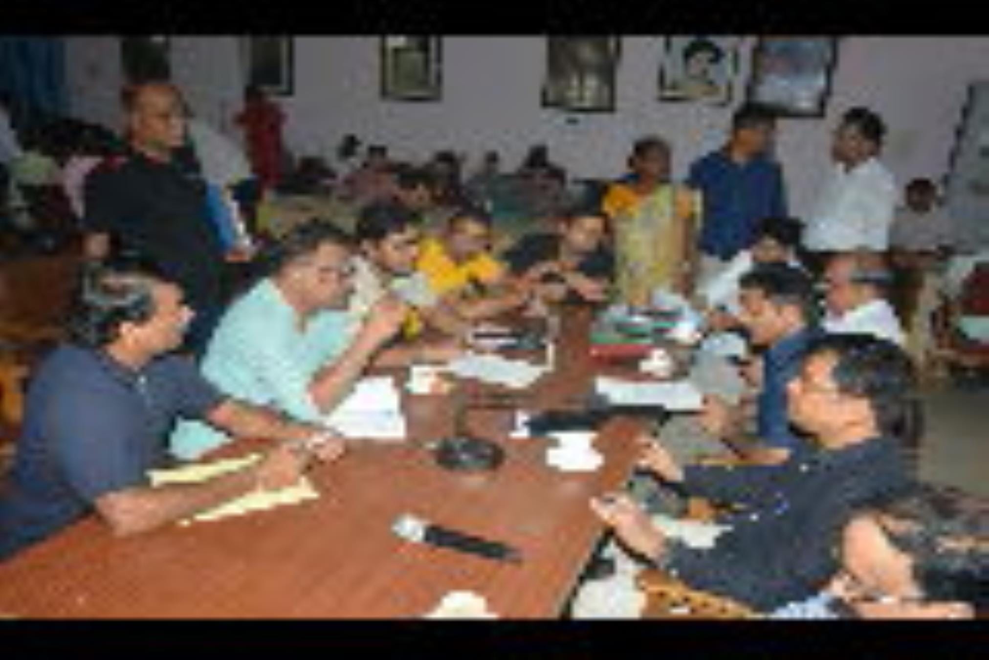 नगर निगम के संपूर्ण समाधान दिवस में समस्या सुनते अधिकारी। नगर निगम के संपूर्ण समाधान दिवस में समस्या सुनते अधिकारी।