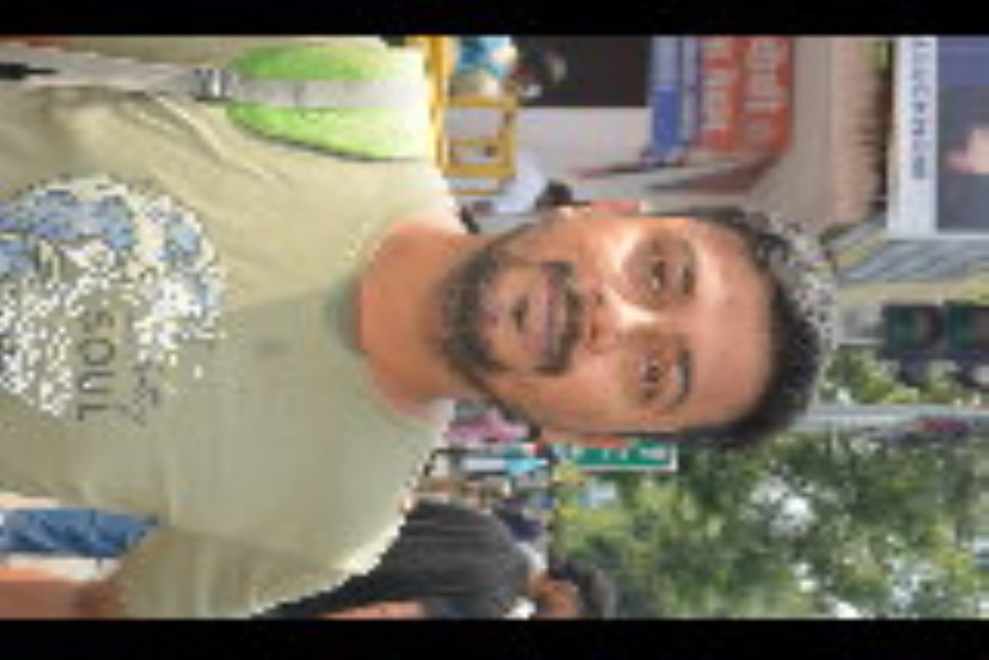 परीक्षा देकर आते अभ्यर्थी।