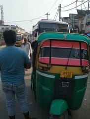 पड़ाव-पीडीडीयू नगर सिक्स लेन की आधी सड़क पर ऑटो चालकों का कब्जा। संवाद पड़ाव-पीडीडीयू नगर सिक्स लेन की आधी सड़क पर ऑटो चालकों का कब्जा। संवाद