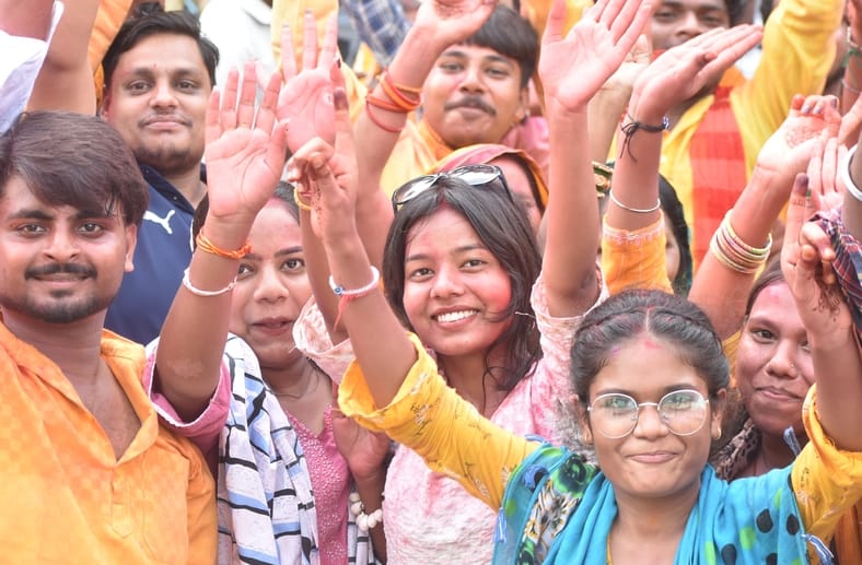 सुनील कैथवास.....हाइडिल कालोनी से निकाली गयी गणेश विसर्जन यात्रा में शामिल श्रद्धालु।