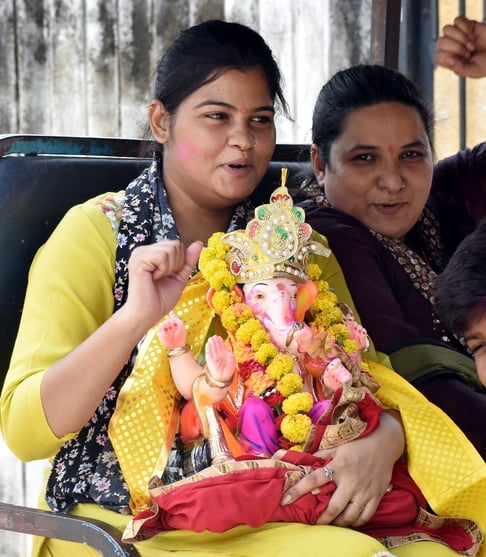 सुनील कैथवास.....हाइडिल कालोनी से निकाली गयी गणेश विसर्जन यात्रा में शामिल श्रद्धालु।