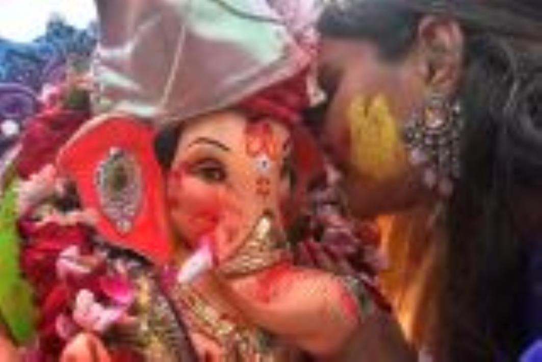 दस दिन तक घरों, पंडालों में विराजे विघ्नहर्ता को विदा करने के लिए झूलेलाल, कुड़ियाघाट पर आस्था दस दिन तक घरों, पंडालों में विराजे विघ्नहर्ता को विदा करने के लिए झूलेलाल, कुड़ियाघाट पर आस्था