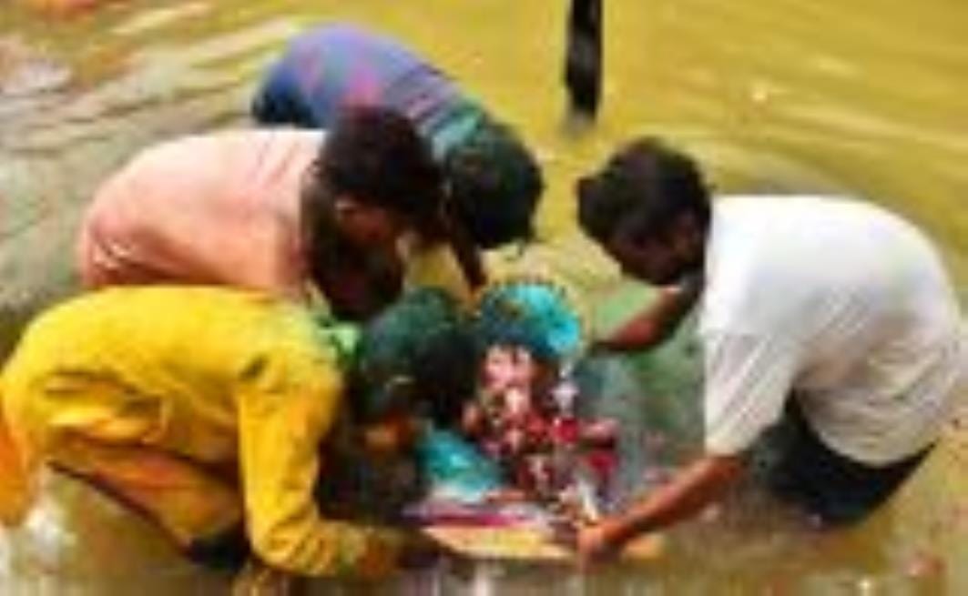 दस दिन तक घरों, पंडालों में विराजे विघ्नहर्ता को विदा करने के लिए झूलेलाल, कुड़ियाघाट पर आस्था दस दिन तक घरों, पंडालों में विराजे विघ्नहर्ता को विदा करने के लिए झूलेलाल, कुड़ियाघाट पर आस्था