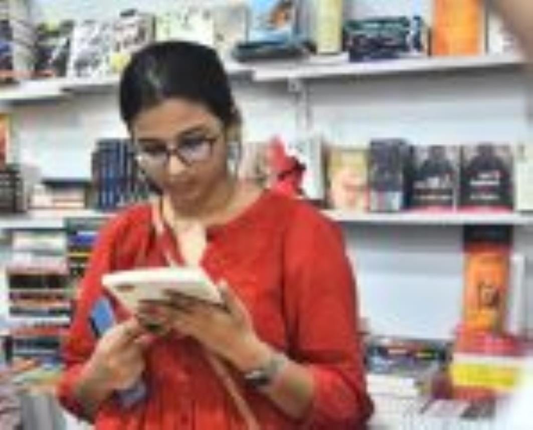 बलरामपुर गार्डन में चल रहे राष्ट्रीय पुस्तक मेले के चौथे दिन रविवार की छुट्टी होने के चलते जबर बलरामपुर गार्डन में चल रहे राष्ट्रीय पुस्तक मेले के चौथे दिन रविवार की छुट्टी होने के चलते जबर