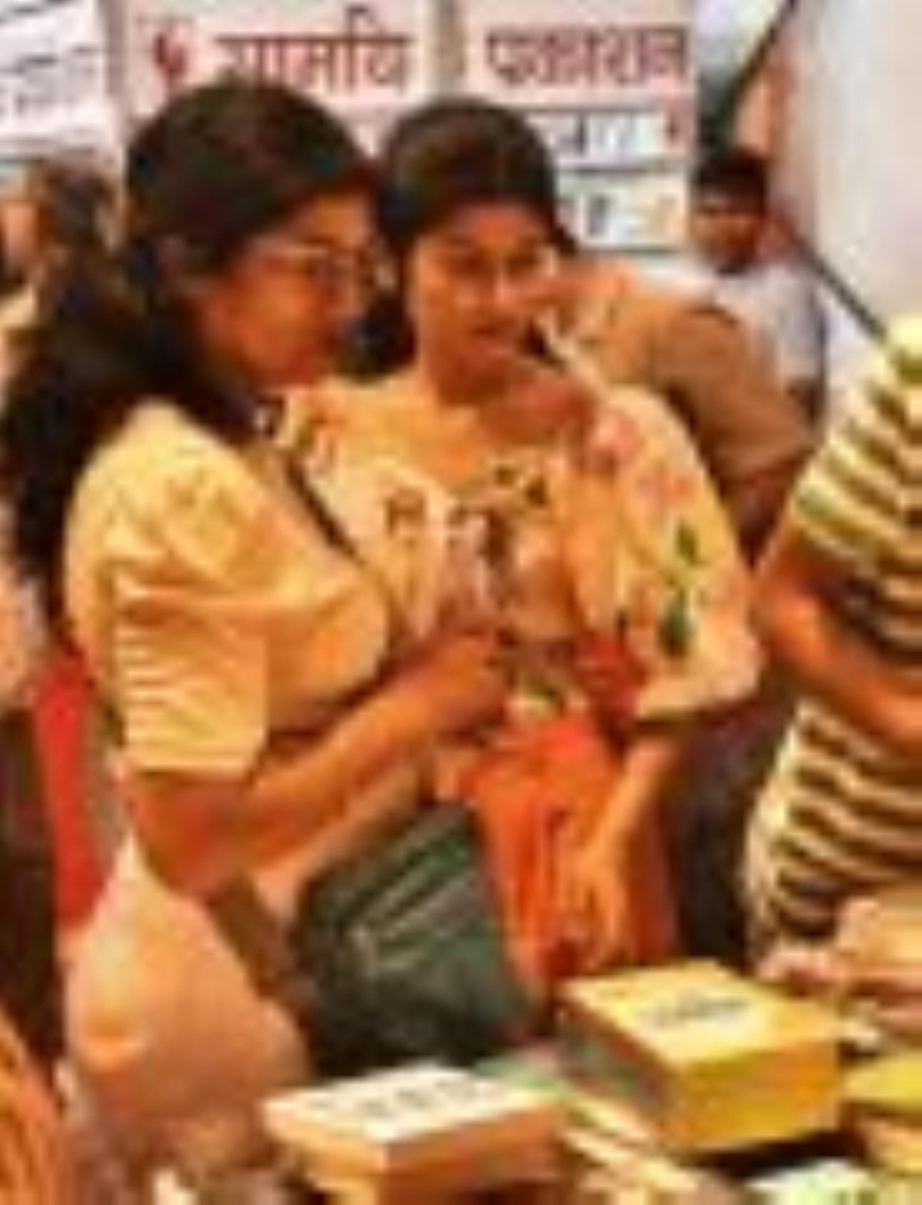 बलरामपुर गार्डन में चल रहे राष्ट्रीय पुस्तक मेले के चौथे दिन रविवार की छुट्टी होने के चलते जबर बलरामपुर गार्डन में चल रहे राष्ट्रीय पुस्तक मेले के चौथे दिन रविवार की छुट्टी होने के चलते जबर