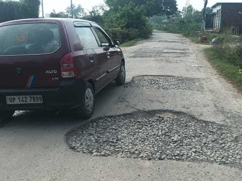 बीसलपुर बरेली मार्ग गांव गोवल के पास बाढ़ में टूट गया। संवाद बीसलपुर बरेली मार्ग गांव गोवल के पास बाढ़ में टूट गया। संवाद
