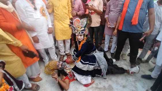 फोटो 07 एचएएमपी 31- शोभायात्रा के दौरान मौजूद भीड़ के बीच शामिल भगवान का डोला। संवाद फोटो 07 एचएएमपी 31- शोभायात्रा के दौरान मौजूद भीड़ के बीच शामिल भगवान का डोला। संवाद