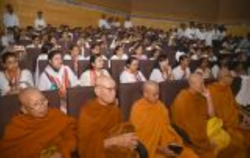 गोमतीनगर स्थित अंतरराष्ट्रीय बौद्ध संस्थान में रविवार को आयोजित बौद्ध पर्यटन की स्वर्ण भूमि पर 